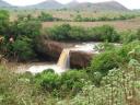 Les chutes avec un paysage typique de l’Adamaoua